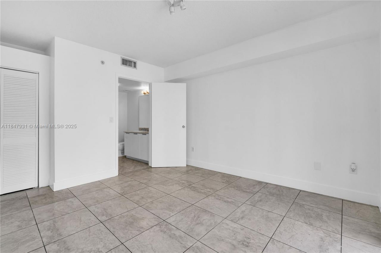 1881 79th St Cswy, Unit 404, North Bay Village, FL 33141 Photo