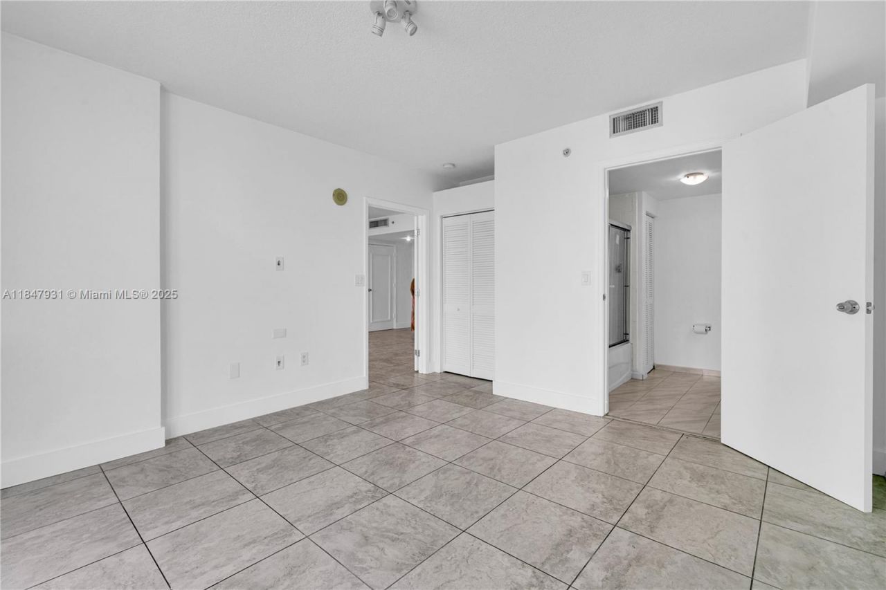 1881 79th St Cswy, Unit 404, North Bay Village, FL 33141 Photo