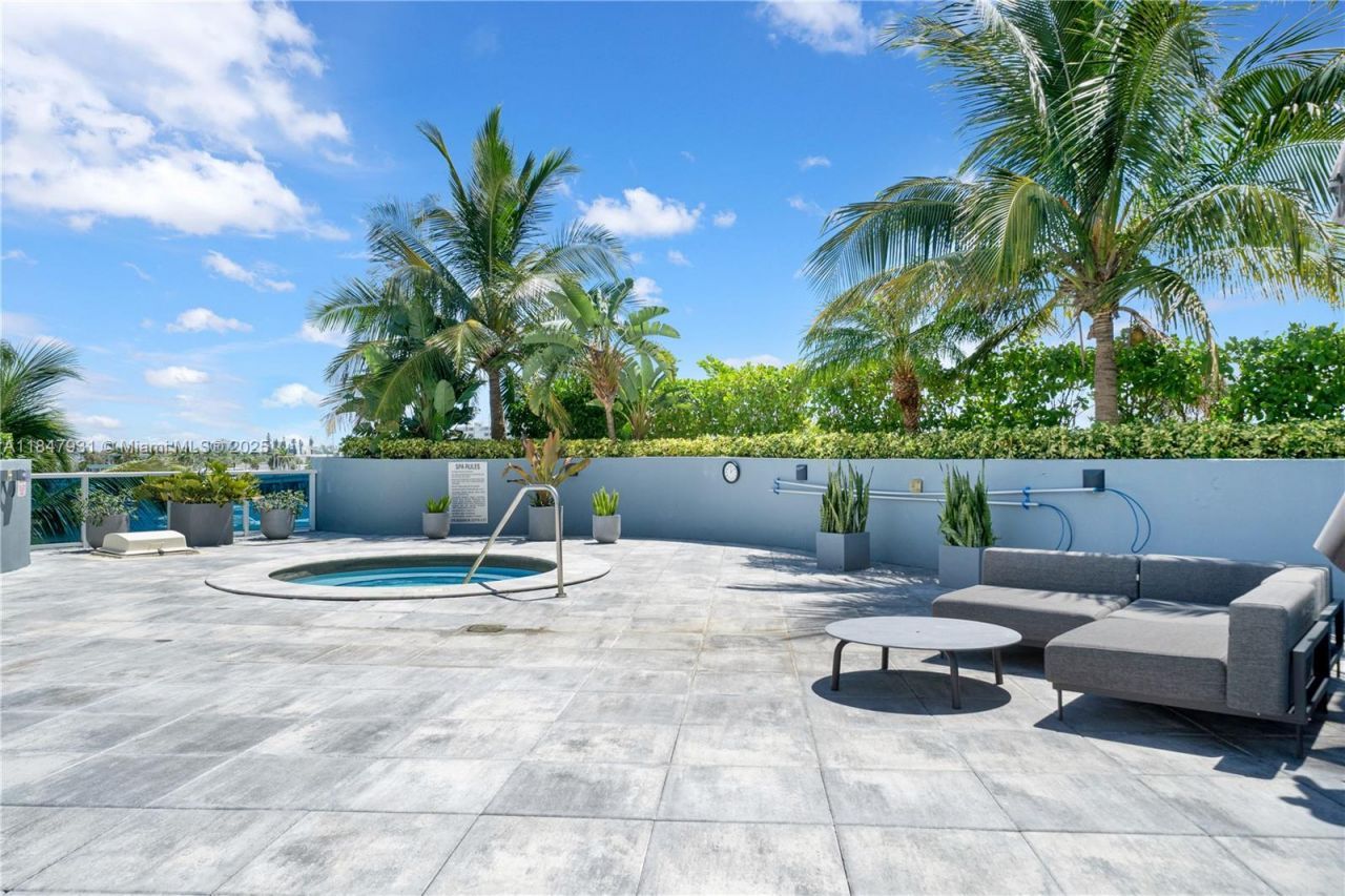 1881 79th St Cswy, Unit 404, North Bay Village, FL 33141 Photo