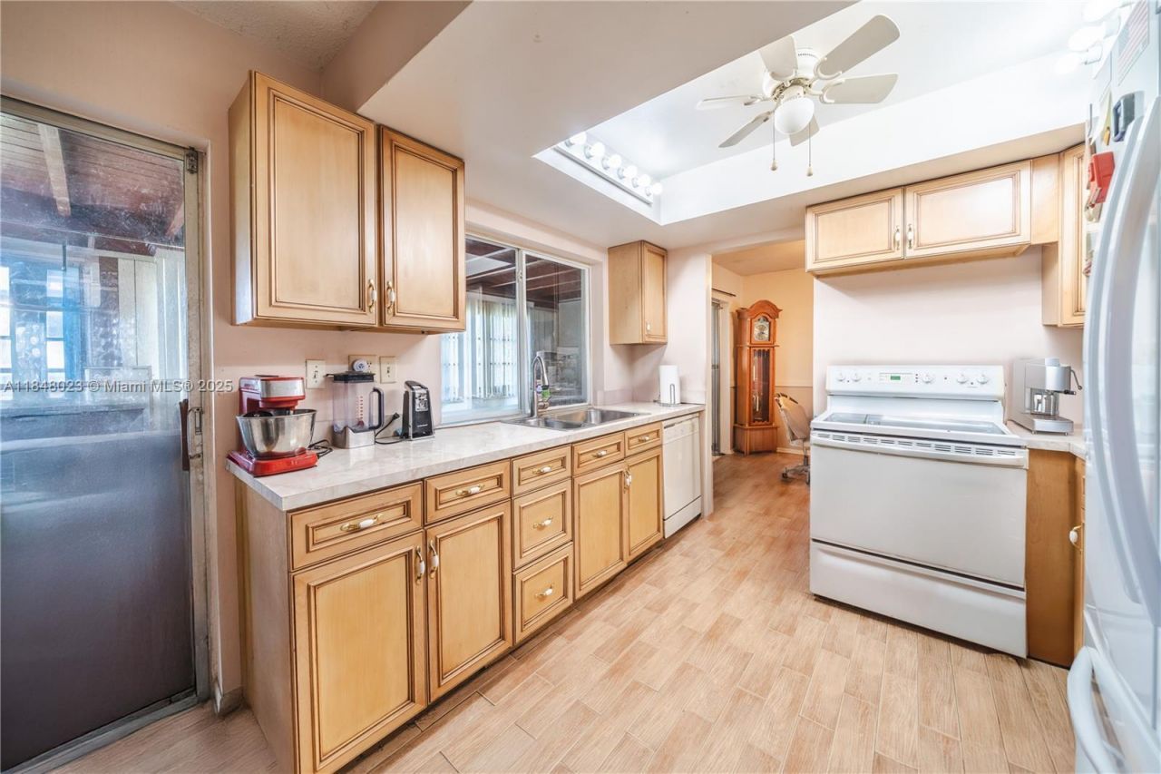 5103 NW 54th Ct, Tamarac, FL 33319 Photo