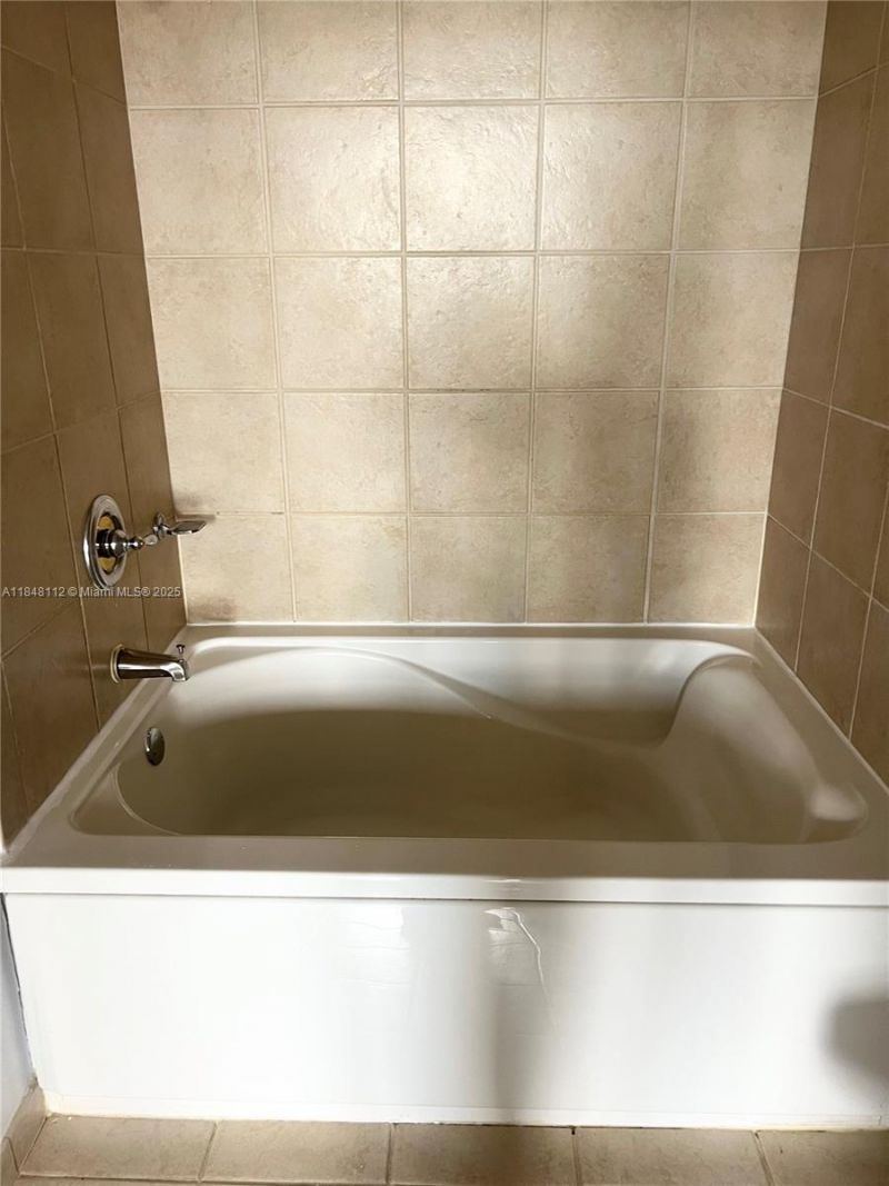 19501 W Country Club Dr, Unit 712, Aventura, FL 33180 Photo