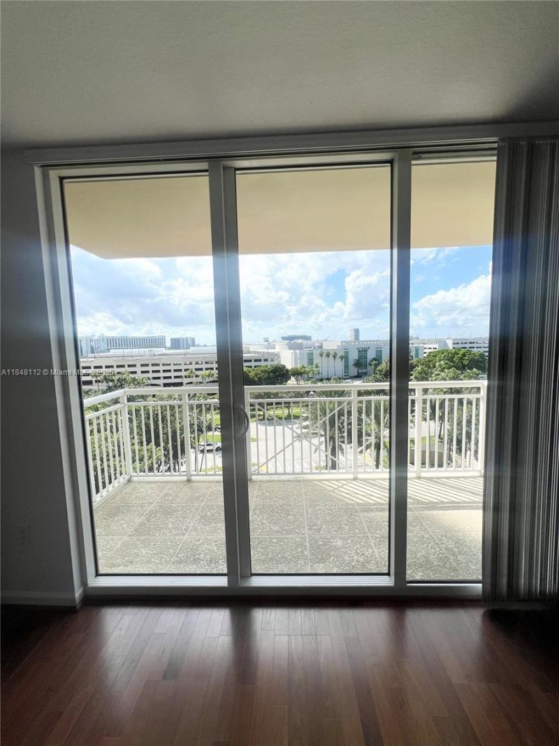 19501 W Country Club Dr, Unit 712, Aventura, FL 33180 Photo