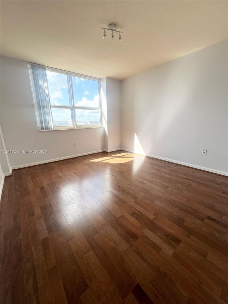 19501 W Country Club Dr, Unit 712, Aventura, FL 33180 Photo