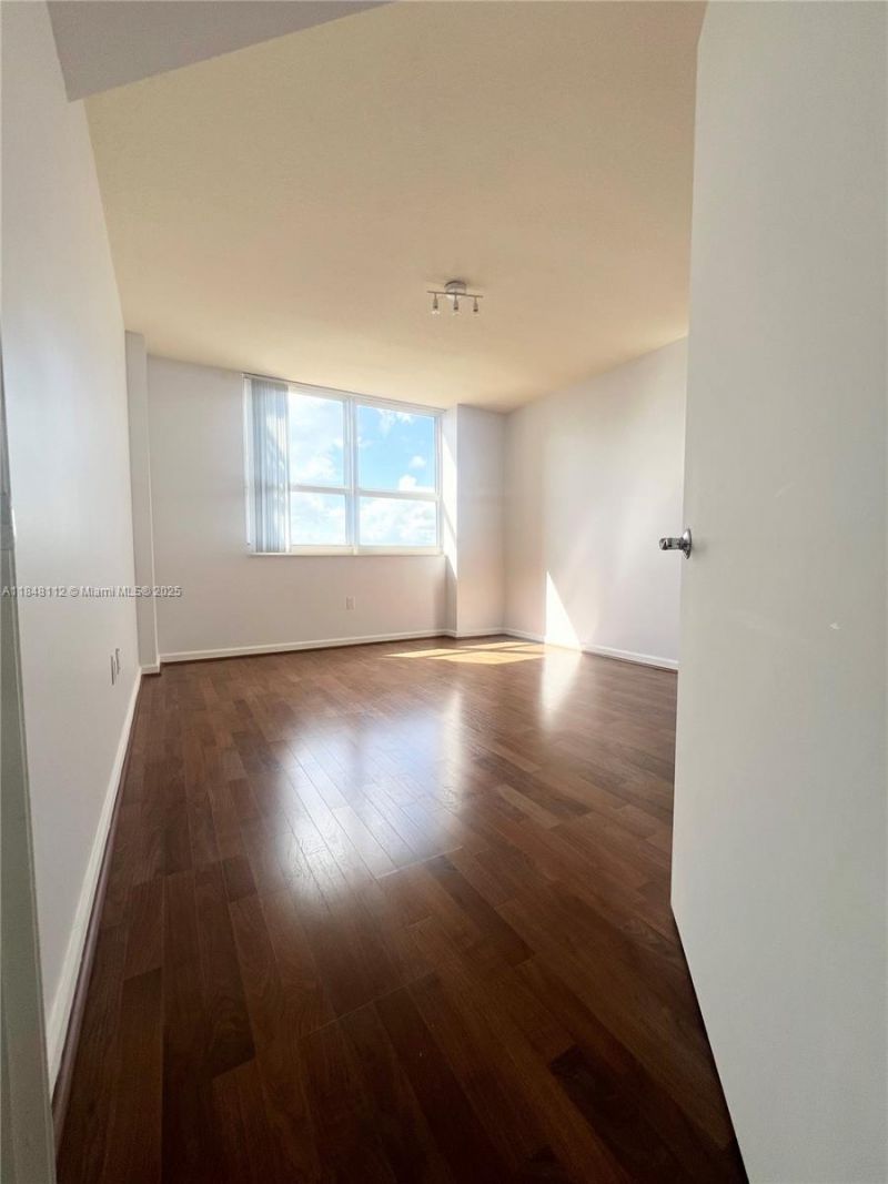 19501 W Country Club Dr, Unit 712, Aventura, FL 33180 Photo