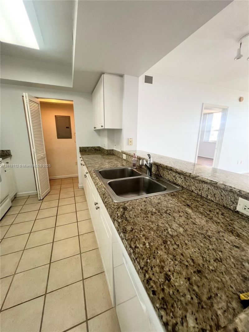 19501 W Country Club Dr, Unit 712, Aventura, FL 33180 Photo