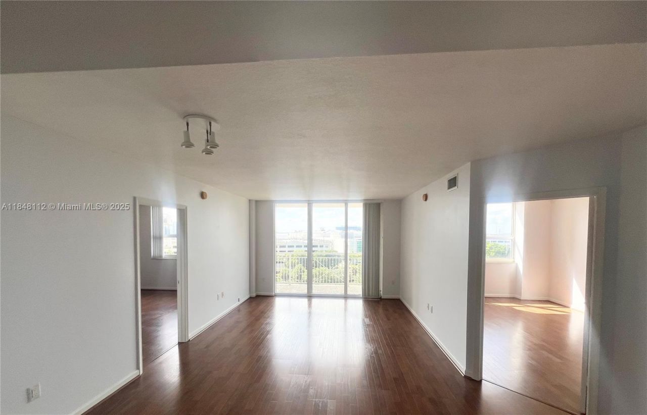 19501 W Country Club Dr, Unit 712, Aventura, FL 33180 Photo