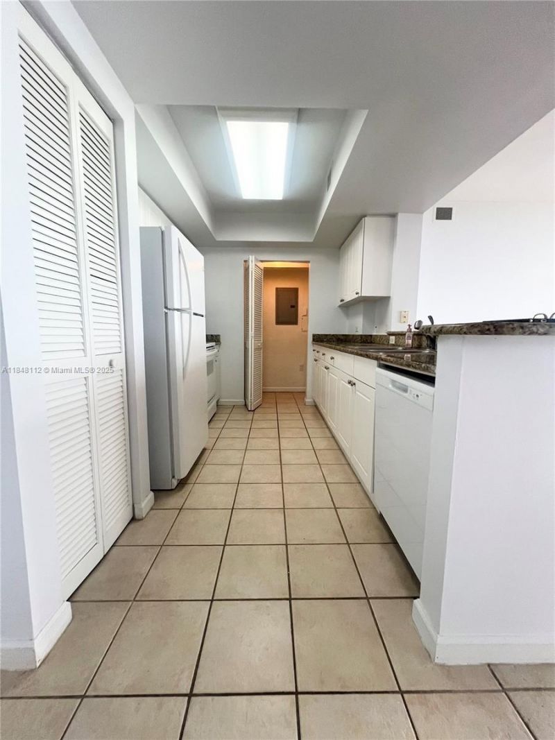 19501 W Country Club Dr, Unit 712, Aventura, FL 33180 Photo