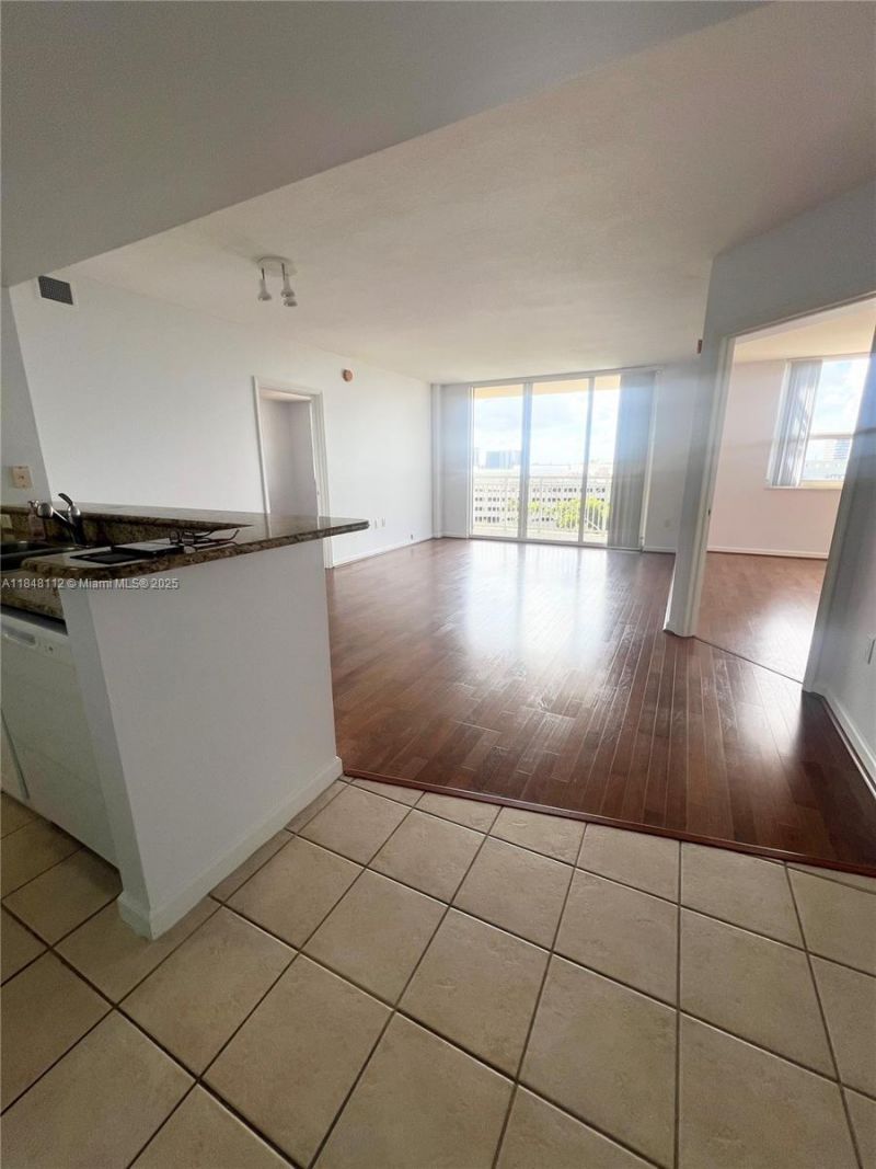 19501 W Country Club Dr, Unit 712, Aventura, FL 33180 Photo