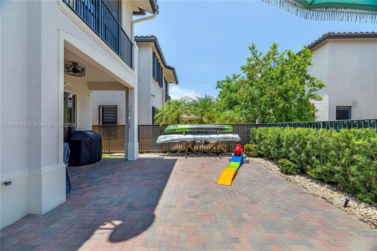 3345 W 95th Ter, Hialeah, FL 33018 Photo