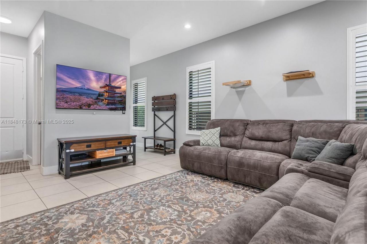 3345 W 95th Ter, Hialeah, FL 33018 Photo