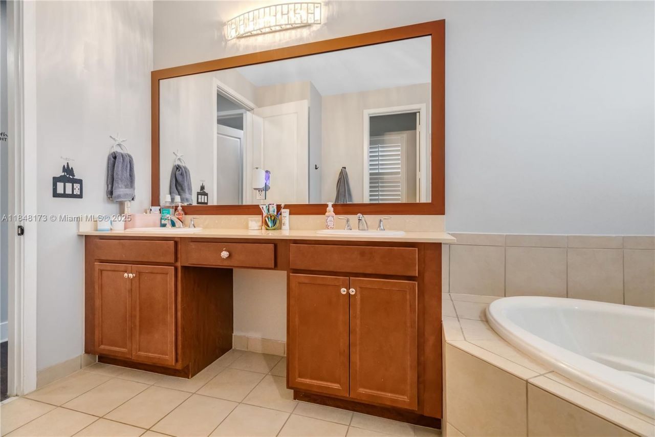 3345 W 95th Ter, Hialeah, FL 33018 Photo