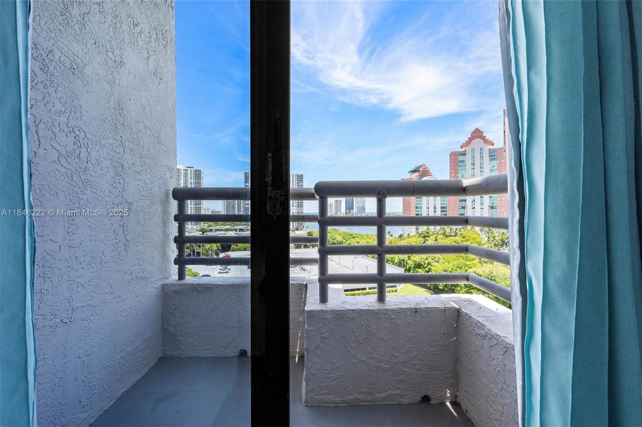 3300 NE 191st St, Unit 1213, Aventura, FL 33180 Photo