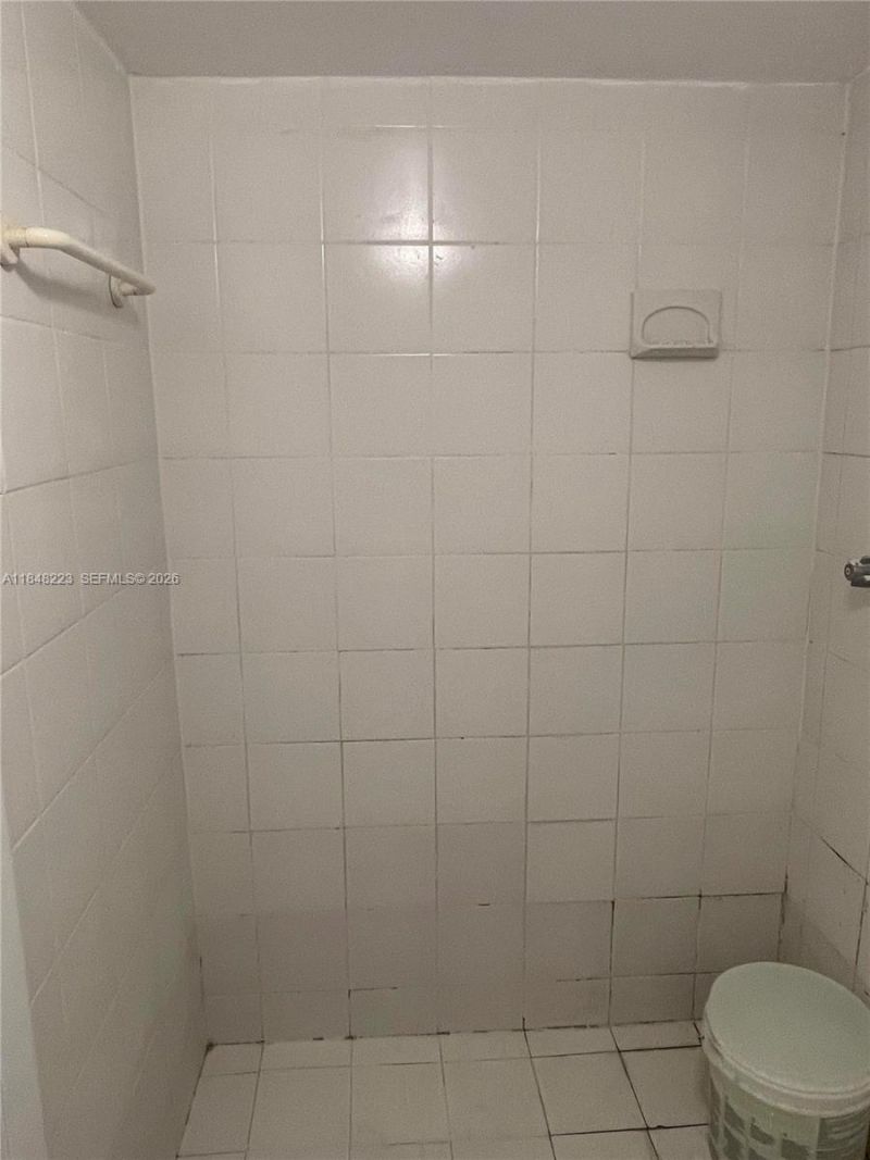 1325 W 68th St, Unit 221, Hialeah, FL 33014 Photo