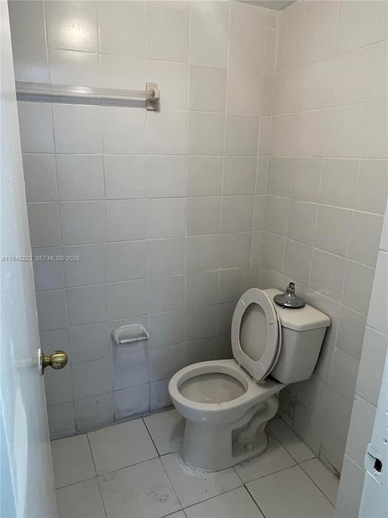 1325 W 68th St, Unit 221, Hialeah, FL 33014 Photo