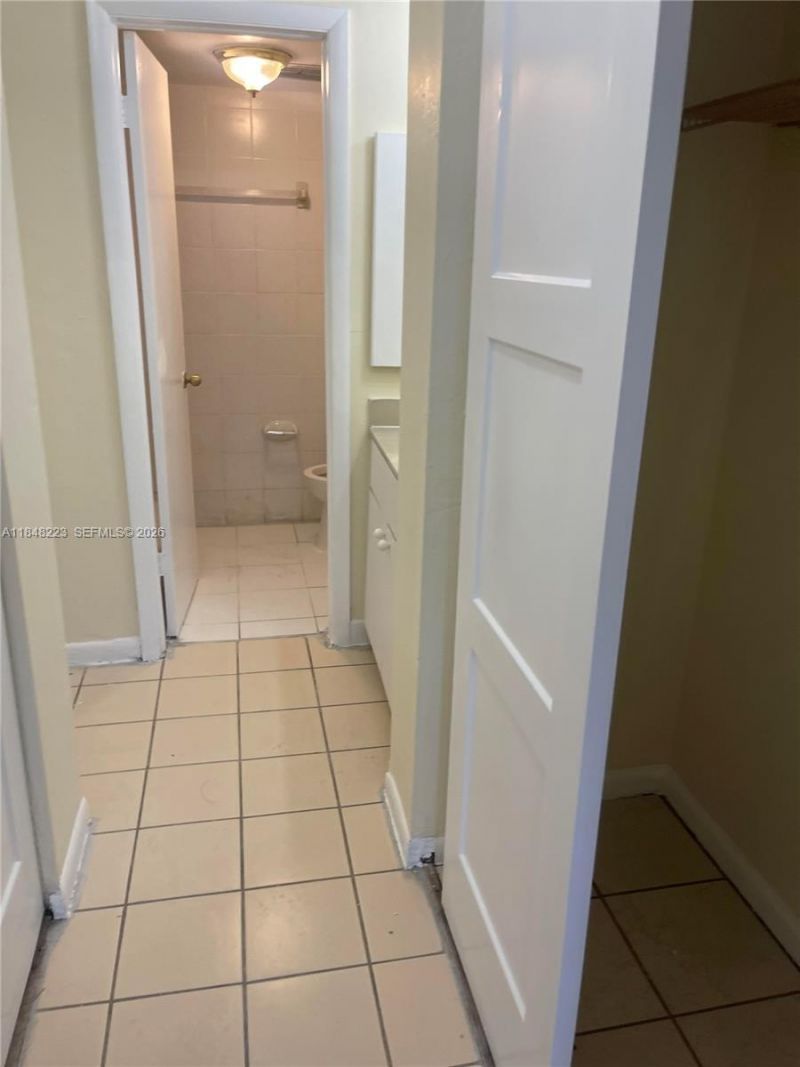 1325 W 68th St, Unit 221, Hialeah, FL 33014 Photo