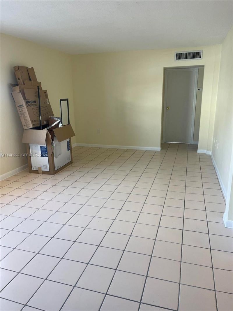 1325 W 68th St, Unit 221, Hialeah, FL 33014 Photo