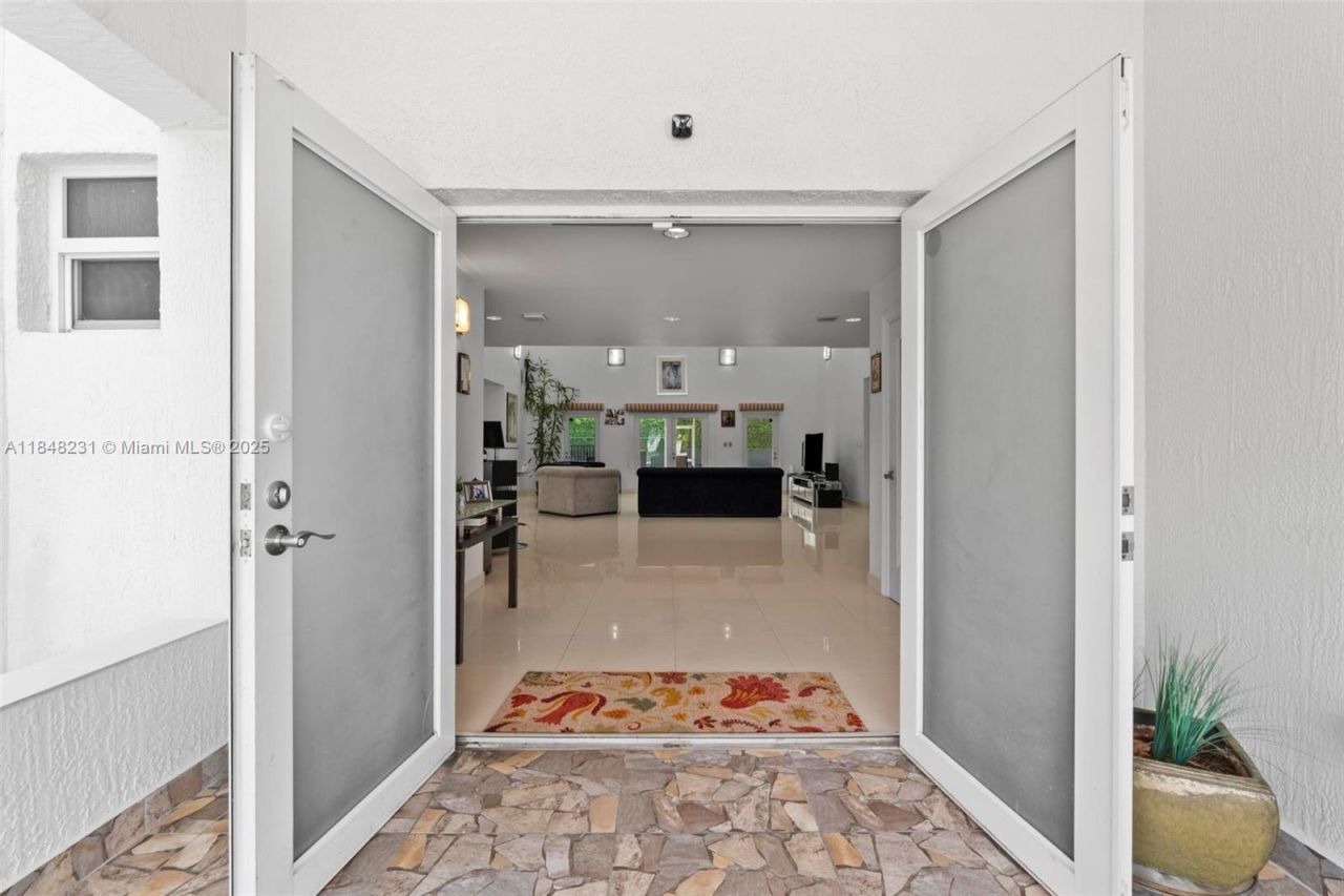 5045 SW 67th Ave, South Miami, FL 33155 Photo