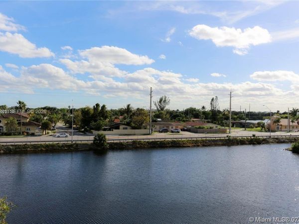 1325 W 68th St, Unit 514, Hialeah, FL 33014