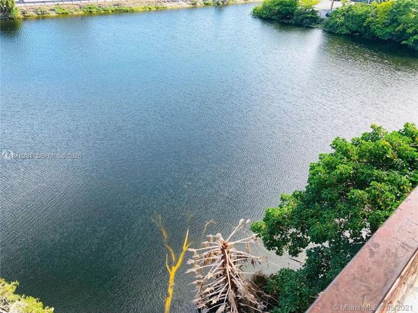 1325 W 68th St, Unit 514, Hialeah, FL 33014