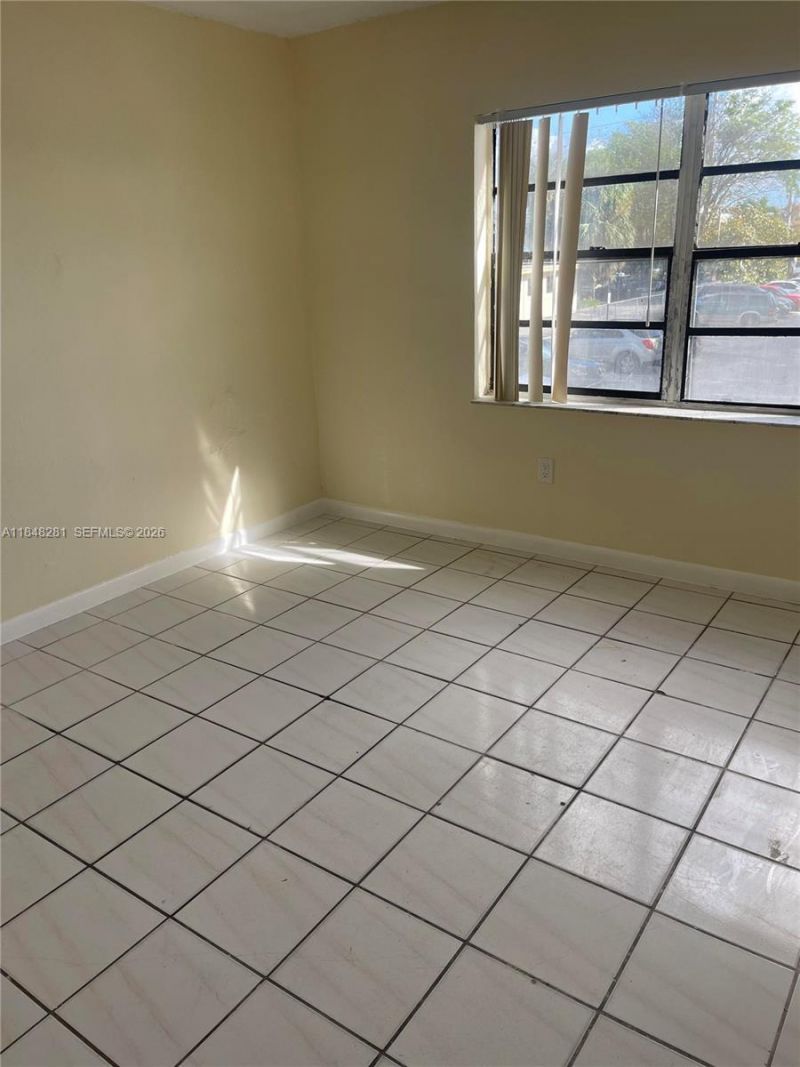 1325 W 68th St, Unit 514, Hialeah, FL 33014 Photo