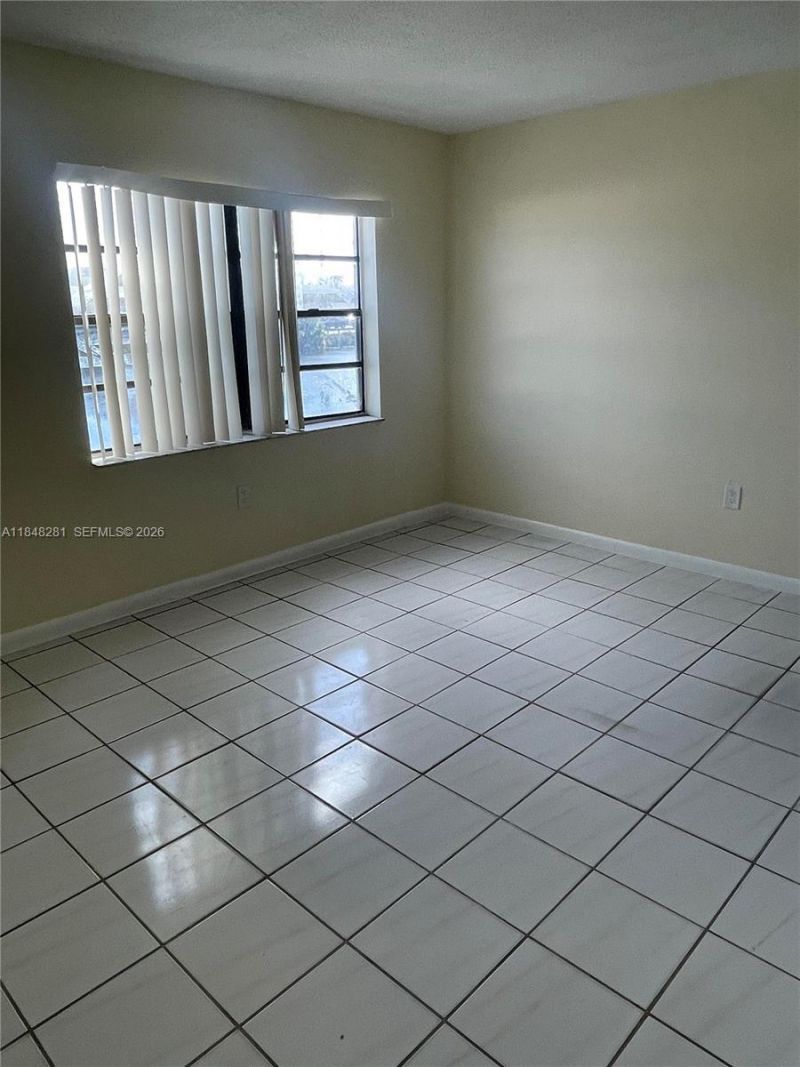 1325 W 68th St, Unit 514, Hialeah, FL 33014 Photo