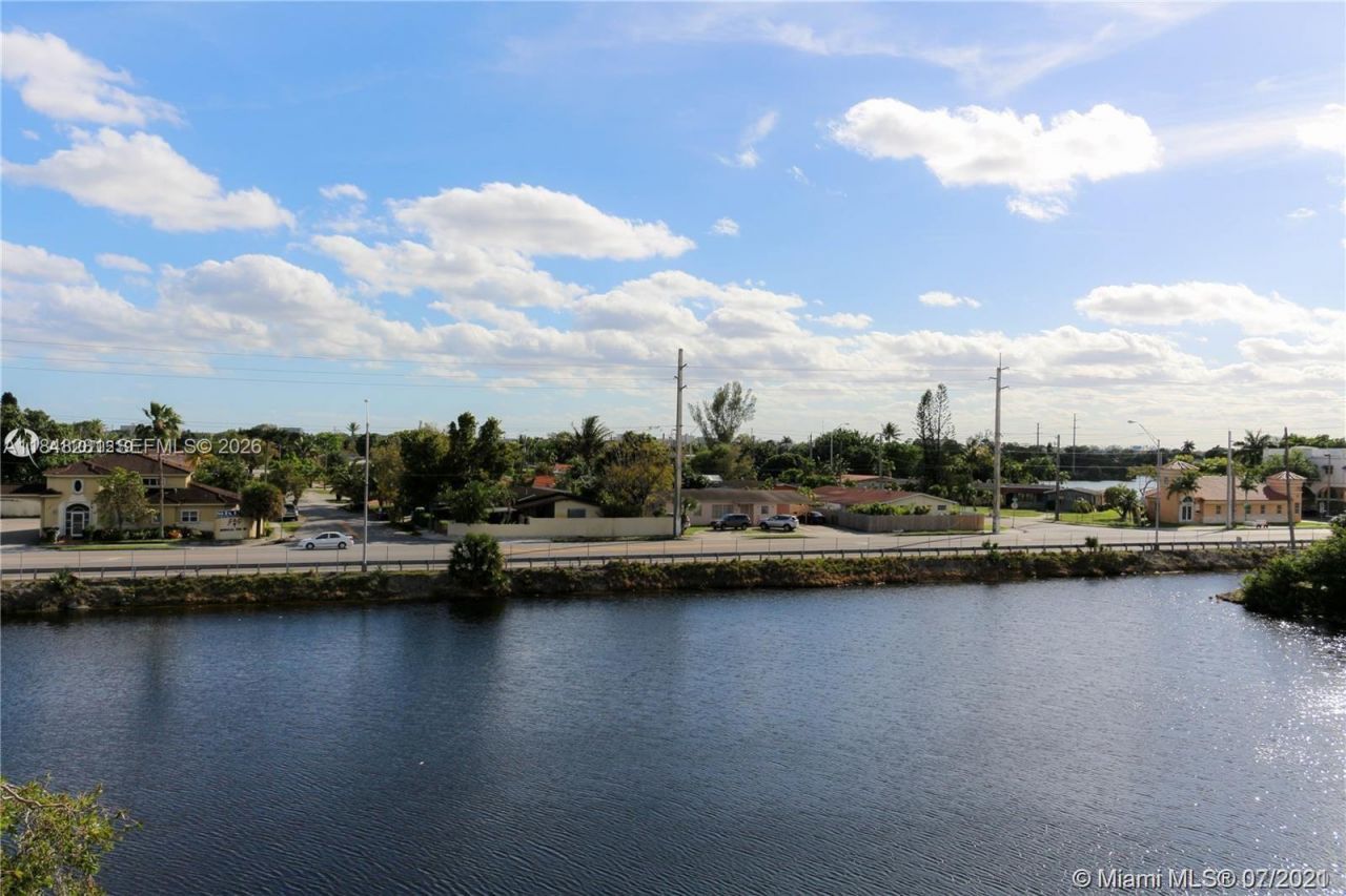 1325 W 68th St, Unit 514, Hialeah, FL 33014 Photo