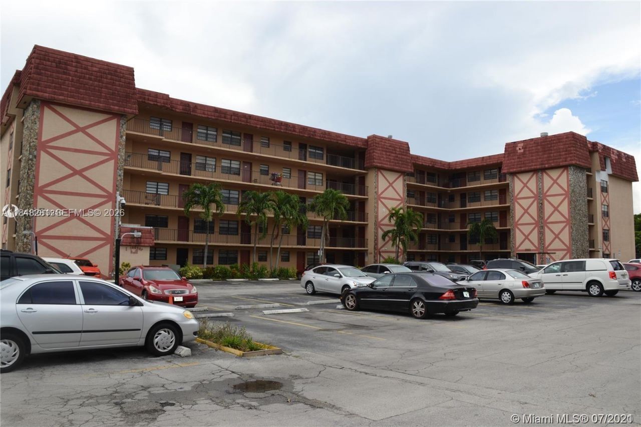 1325 W 68th St, Unit 514, Hialeah, FL 33014 Photo