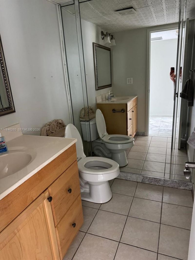 100 Golden Isles Dr, Unit 706, Hallandale Beach, FL 33009 Photo