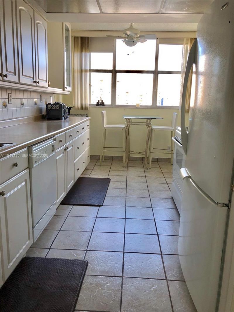 100 Golden Isles Dr, Unit 706, Hallandale Beach, FL 33009 Photo