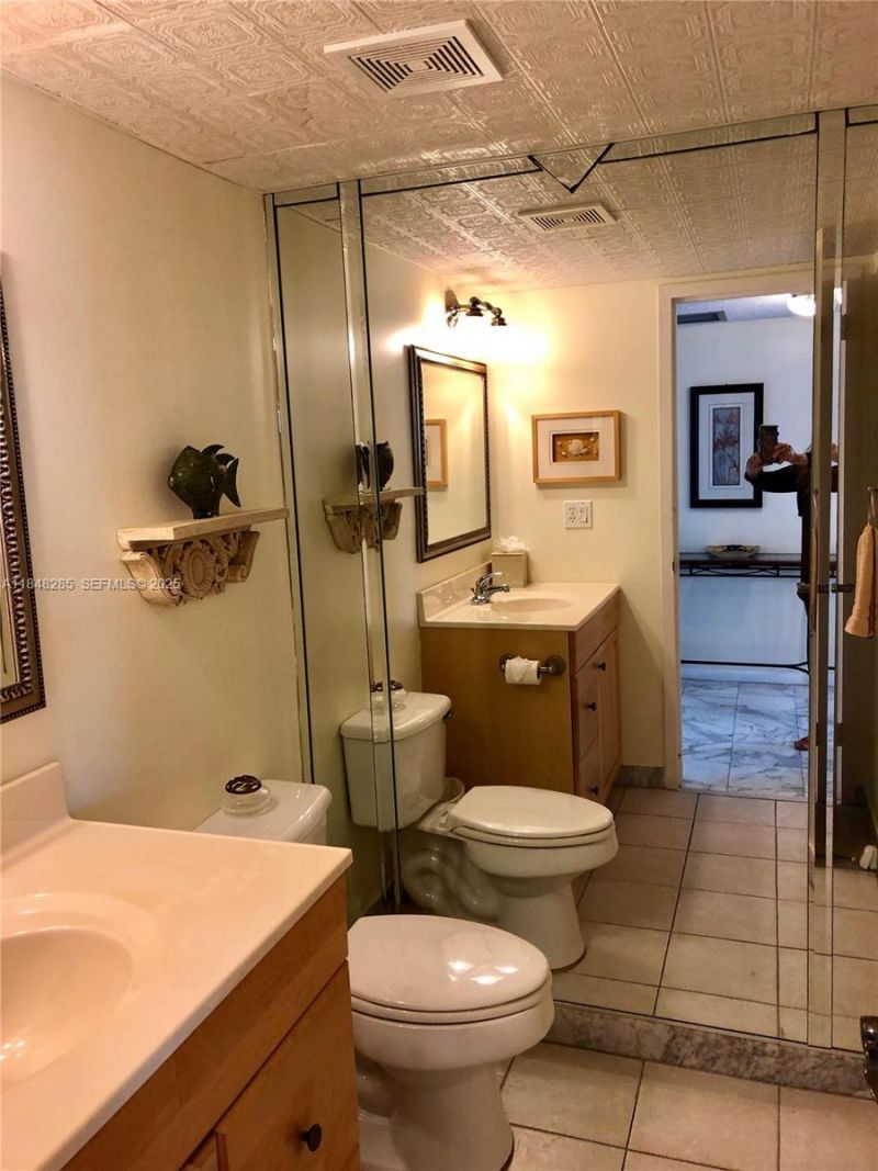 100 Golden Isles Dr, Unit 706, Hallandale Beach, FL 33009 Photo