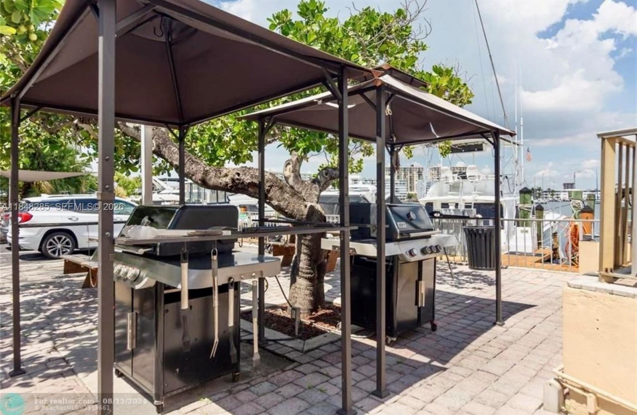 100 Golden Isles Dr, Unit 706, Hallandale Beach, FL 33009 Photo