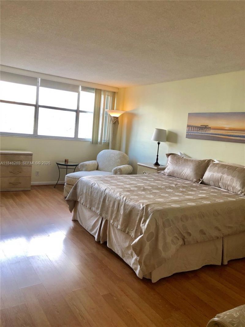 100 Golden Isles Dr, Unit 706, Hallandale Beach, FL 33009 Photo