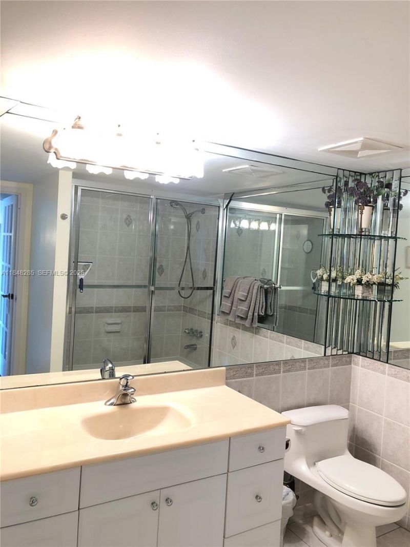 100 Golden Isles Dr, Unit 706, Hallandale Beach, FL 33009 Photo