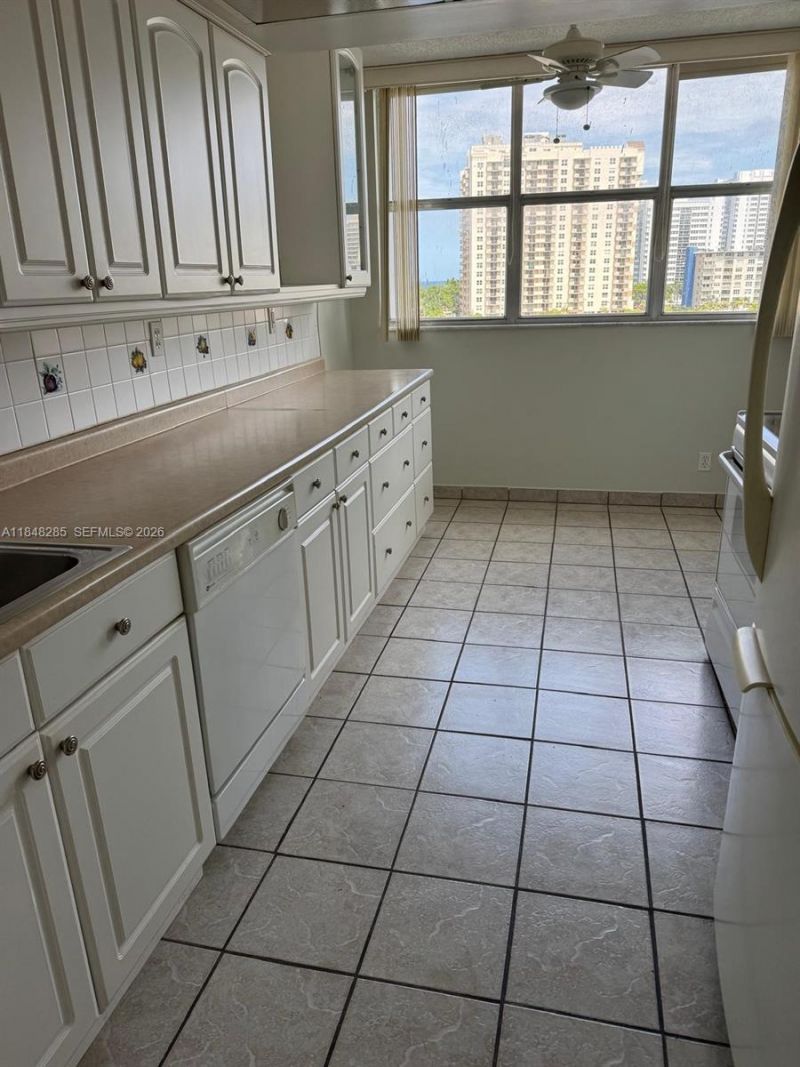 100 Golden Isles Dr, Unit 706, Hallandale Beach, FL 33009 Photo