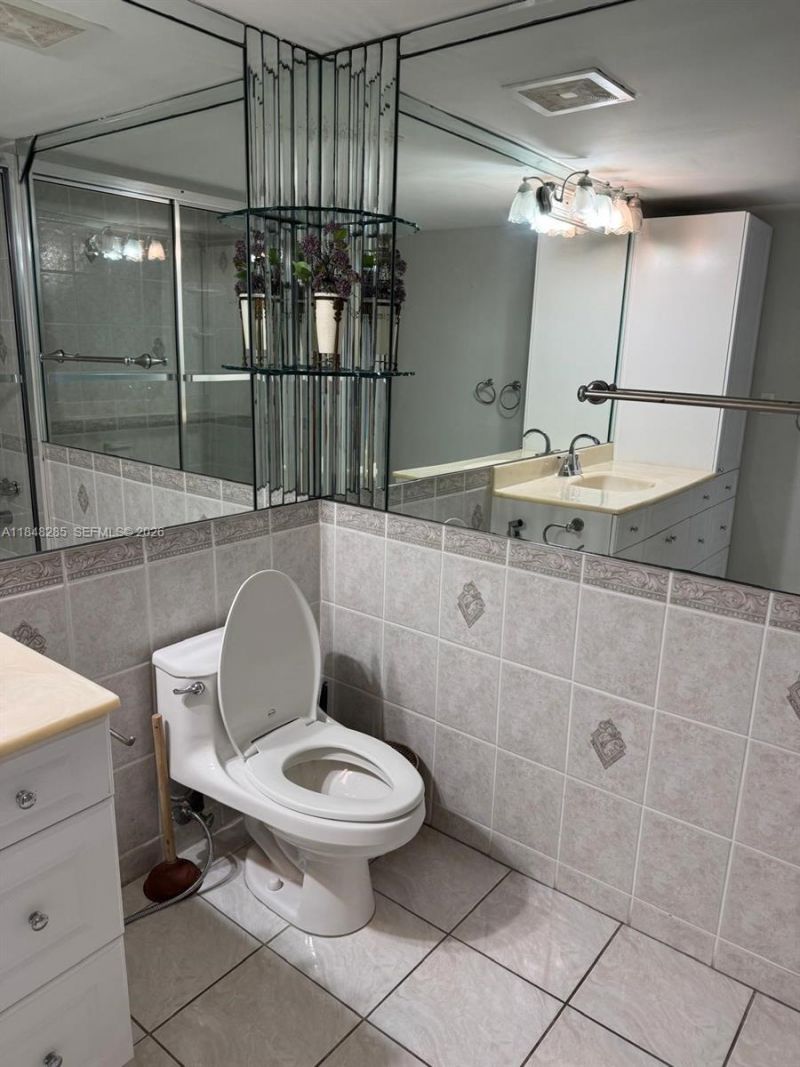 100 Golden Isles Dr, Unit 706, Hallandale Beach, FL 33009 Photo