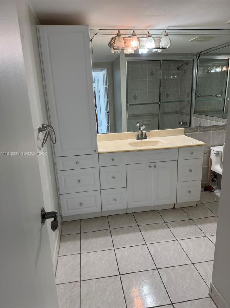 100 Golden Isles Dr, Unit 706, Hallandale Beach, FL 33009 Photo