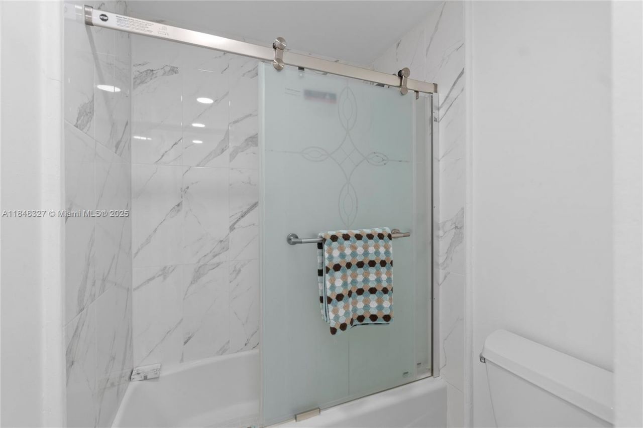 401 69th St, Unit 1204, Miami Beach, FL 33141 Photo