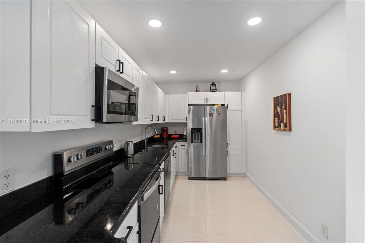 401 69th St, Unit 1204, Miami Beach, FL 33141 Photo
