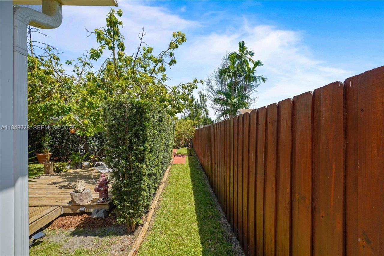 6525 SW 32nd St, Miami, FL 33155 Photo