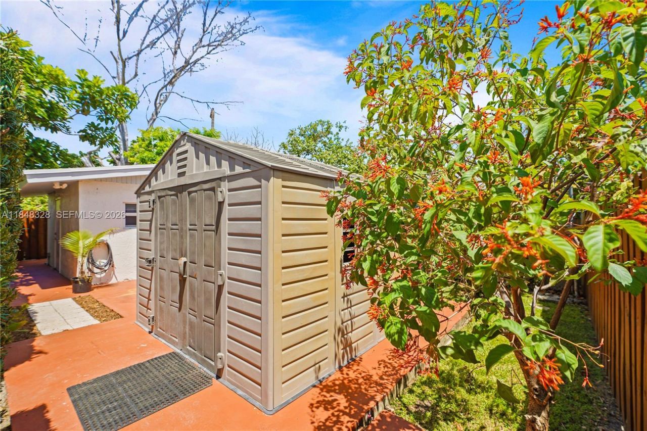 6525 SW 32nd St, Miami, FL 33155 Photo