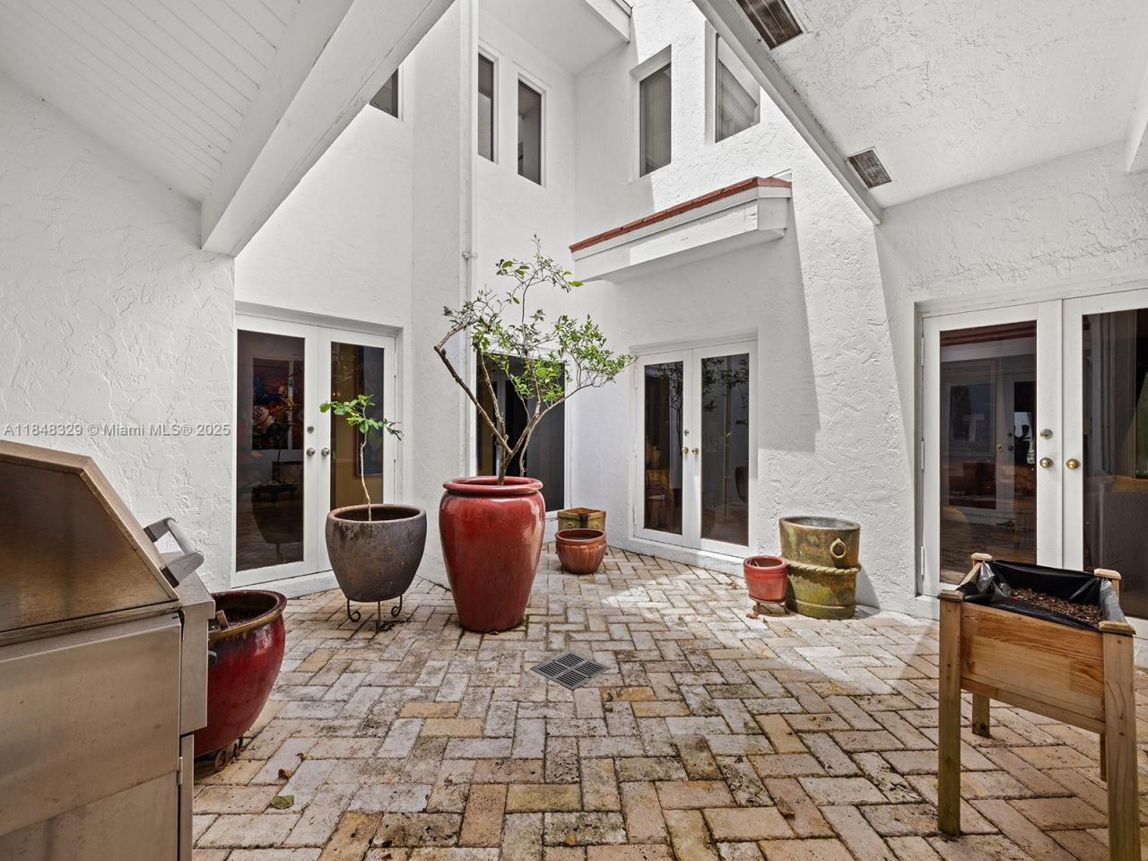 20251 W Oak Haven Cir, Miami, FL 33179 Photo