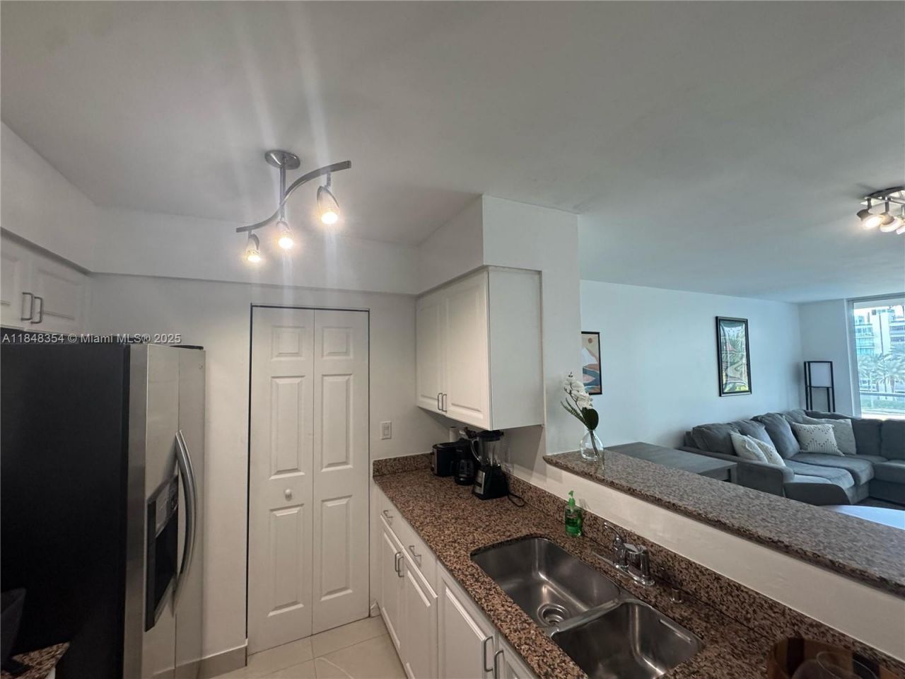 1155 Brickell Bay Dr, Unit 307, Miami, FL 33131 Photo