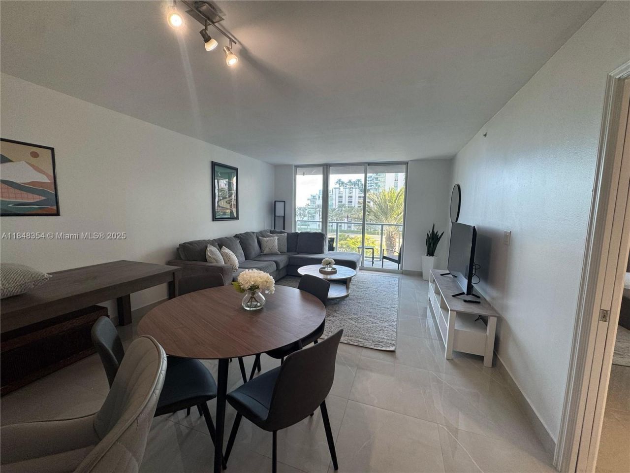 1155 Brickell Bay Dr, Unit 307, Miami, FL 33131 Photo