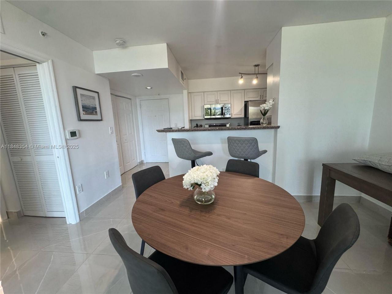 1155 Brickell Bay Dr, Unit 307, Miami, FL 33131 Photo