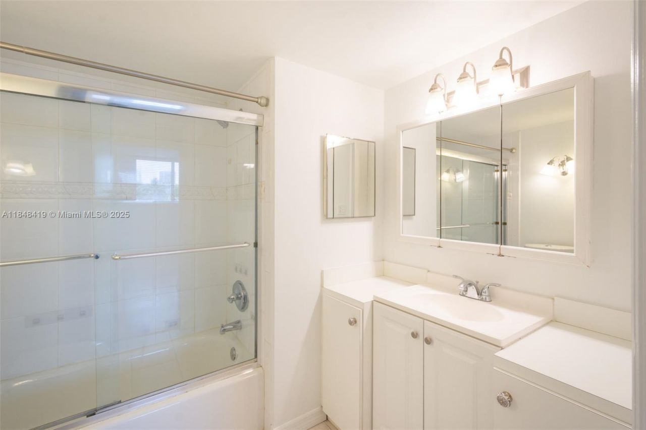 3703 NE 166th St, Unit 408, North Miami Beach, FL 33160 Photo
