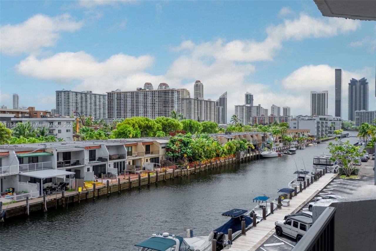 3703 NE 166th St, Unit 408, North Miami Beach, FL 33160 Photo