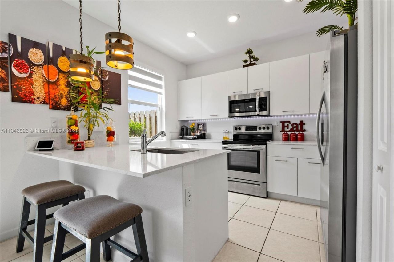 12625 NW 23rd Pl, Miami, FL 33167 Photo