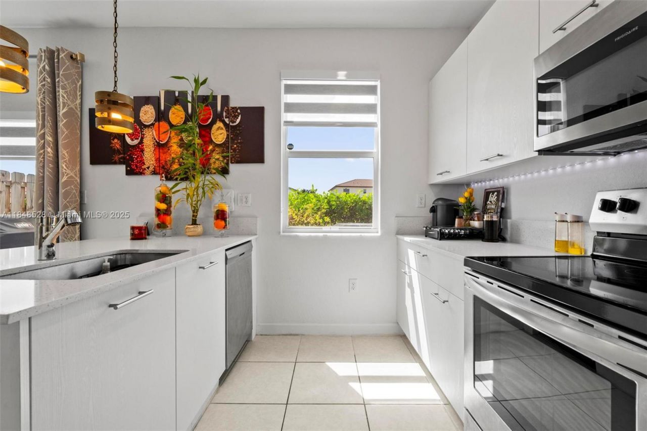 12625 NW 23rd Pl, Miami, FL 33167 Photo