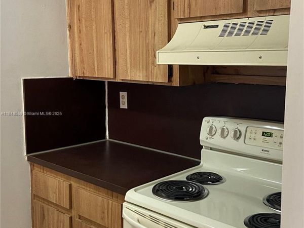 440 E 23rd St, Unit 1416, Hialeah, FL 33013