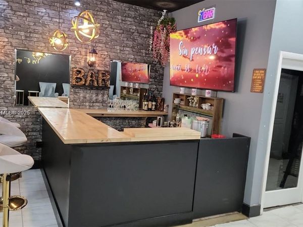 5220 Coconut Creek Pkwy, Margate, FL 33063